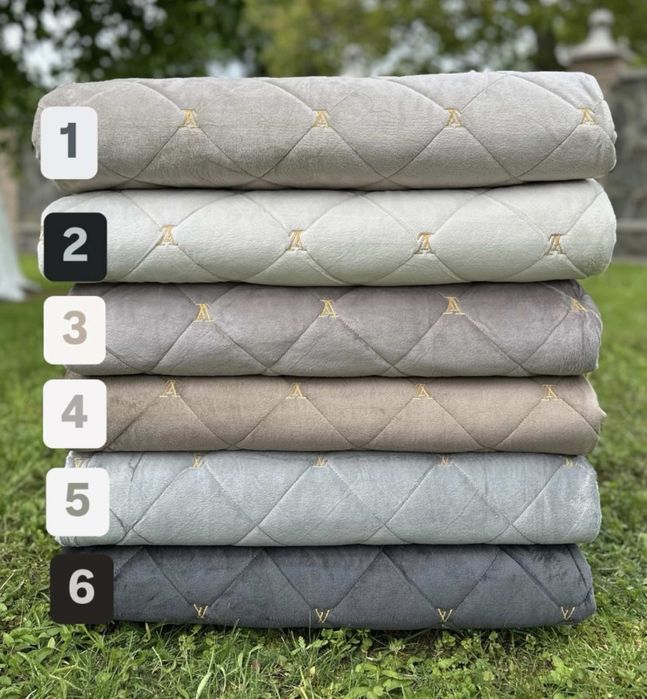 Брендове прострочене котонові велюрові покривала с значком літери VL