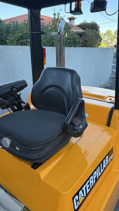 Empilhador Caterpillar DP40K 4.000kg Diesel 2008