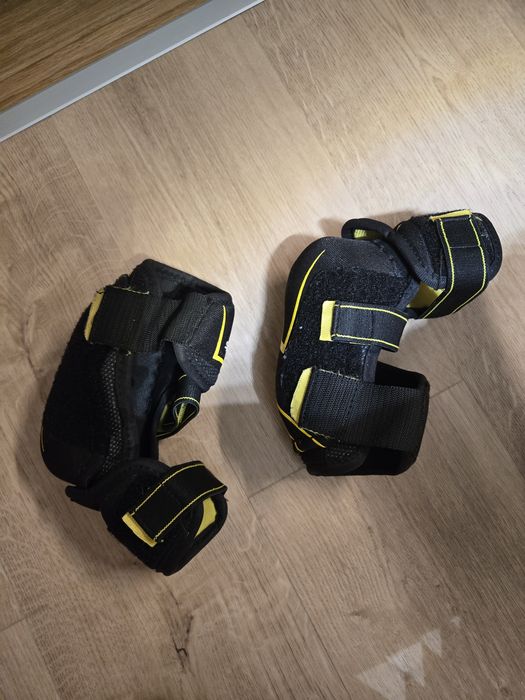 Nałokietniki hokejowe Junior nowe