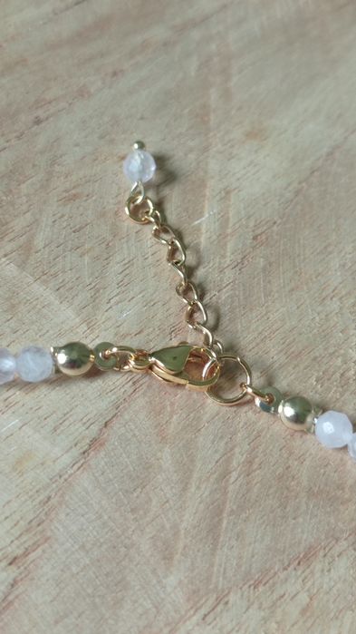 Naszyjnik dla młodej mamy, choker ze złotymi stópkami, prezent na chr