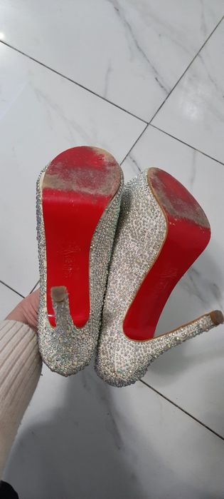 Лабутени туфлі на каблуках камінці