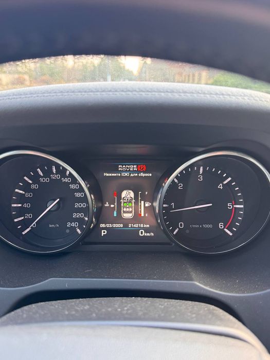 Продам ренж ровер евог 2013 року