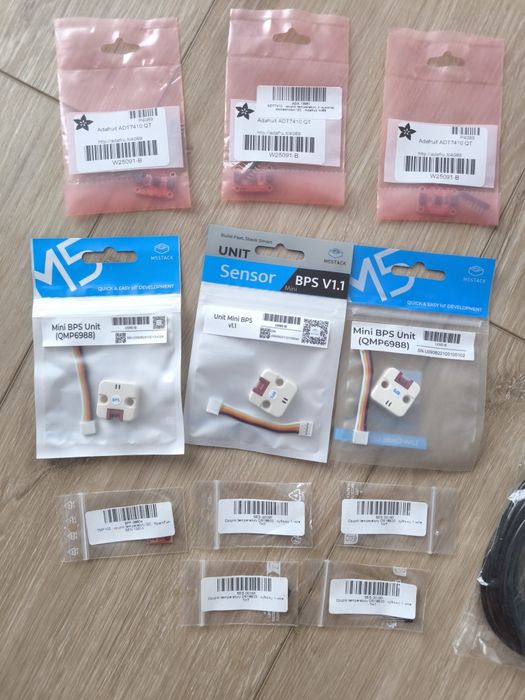 Zestaw nowych czujników i modułów IoT/DIY Arduino ESP32 (Adafruit, DFRobot, BleBox, M5Stack)