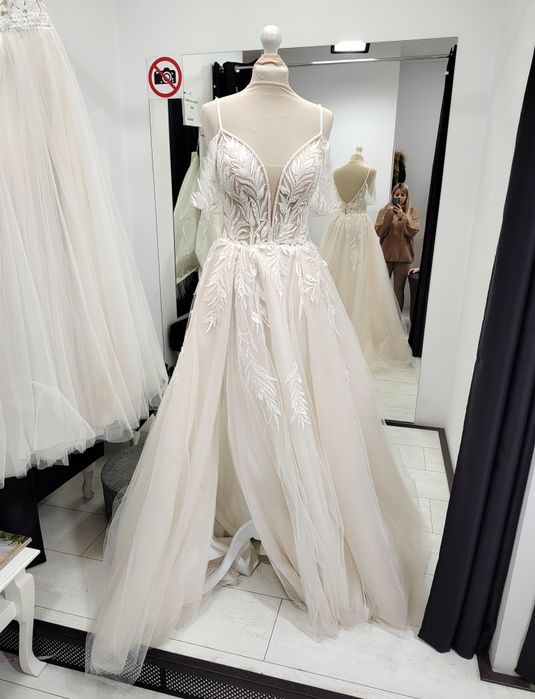 Suknia ślubna 2024 M L opadające ramiączka z rozcięciem na nodze