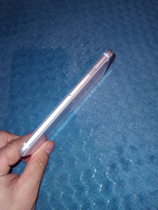 Продам телефон iPhone 8