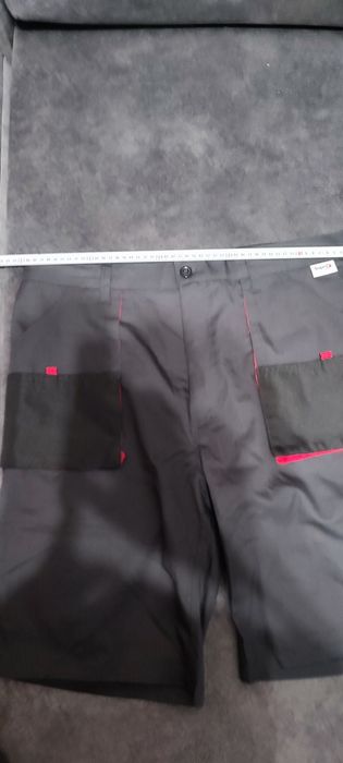 Продам рабочие шорты XL и рабочие штаны М.