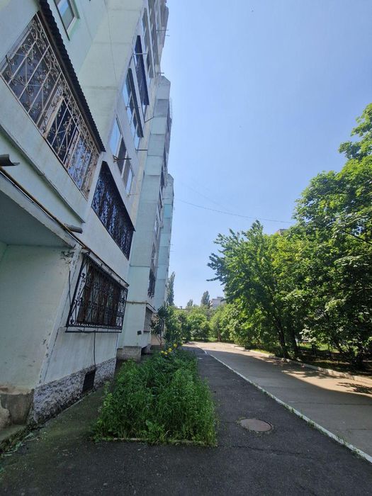 Продам простору 3-кімнатну квартиру на вул. А. Корольова (957-637)