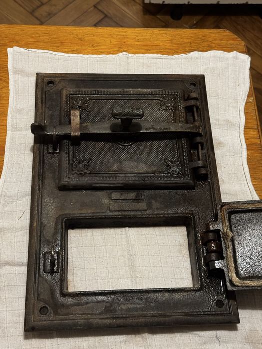 Żeliwne drzwiczki do pieca/kuchni kaflowej