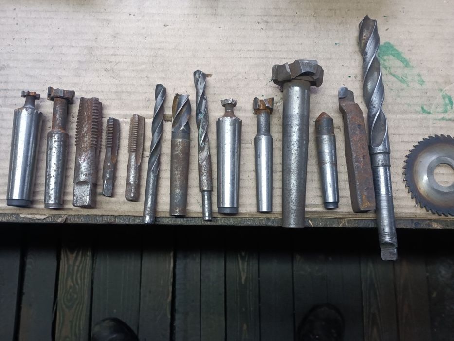 Фрези, свердла, метчики, інструмент