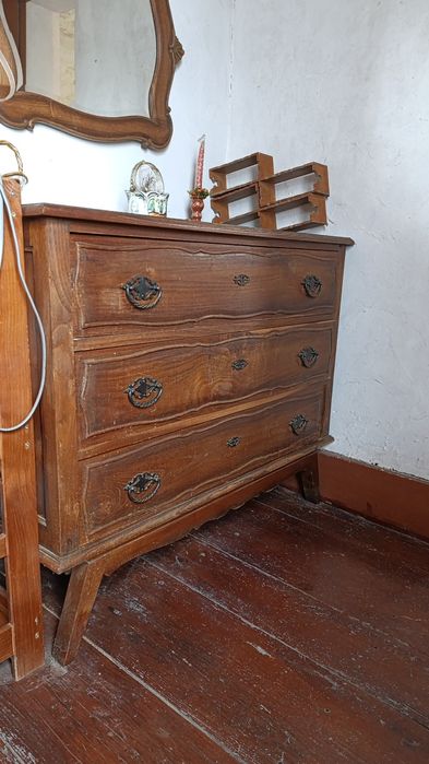 4 camas + 1 cómoda + 1 espelho