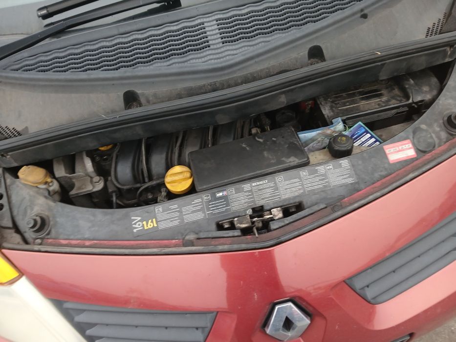 Renault modus 1.6 16v maska I inne