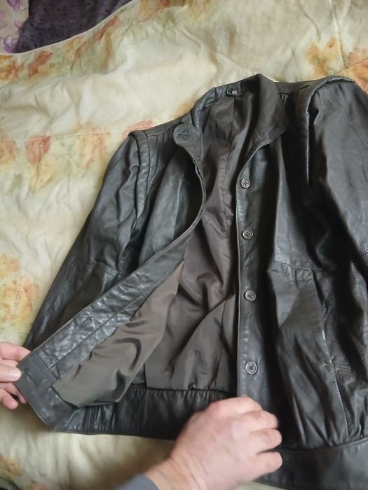 Продам мужскую кожаную куртку размер 40