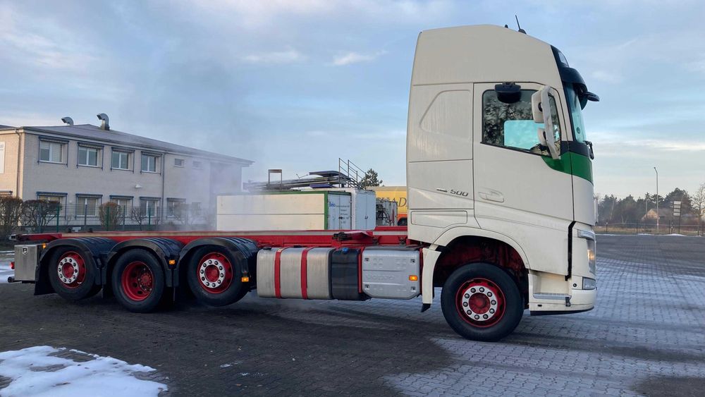 Volvo 8x2 tridem 3 osie skretne