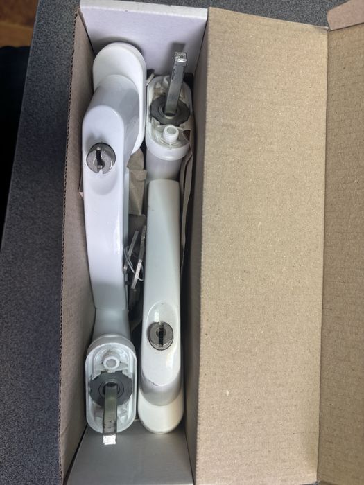 Дитячий замок безпеки на вікна з ключем, білий (компл. 2 шт.)