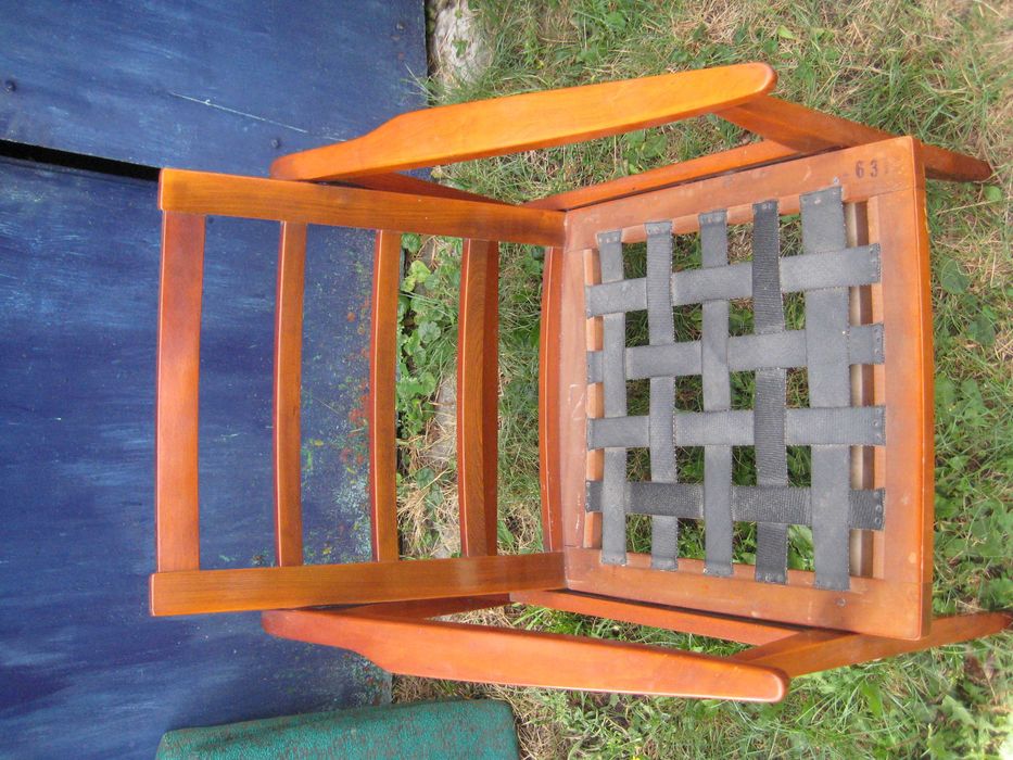 Два деревянные кресла из мебельного гарнитура. Румыния .60-е г. ХХ в.