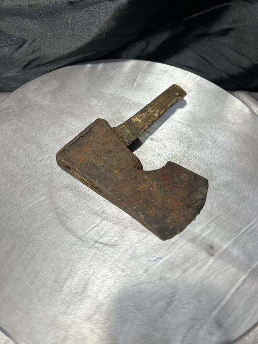 Stara siekiera ciesielska – antyk z Norwegii – unikat kolekcjonerski