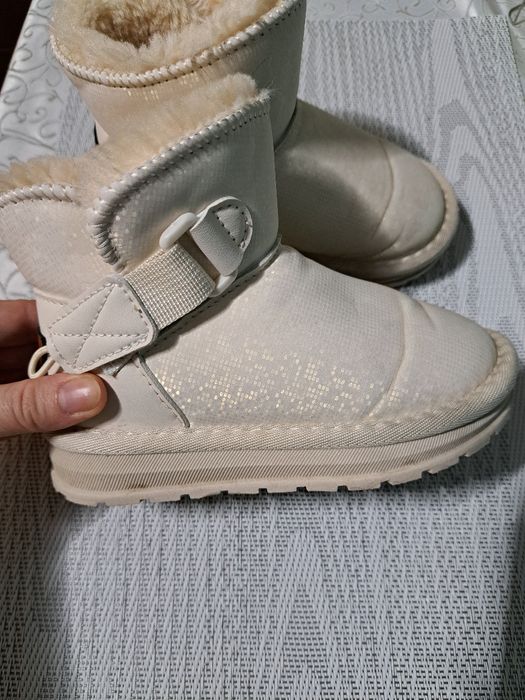 Уги зима дитячі 27 р