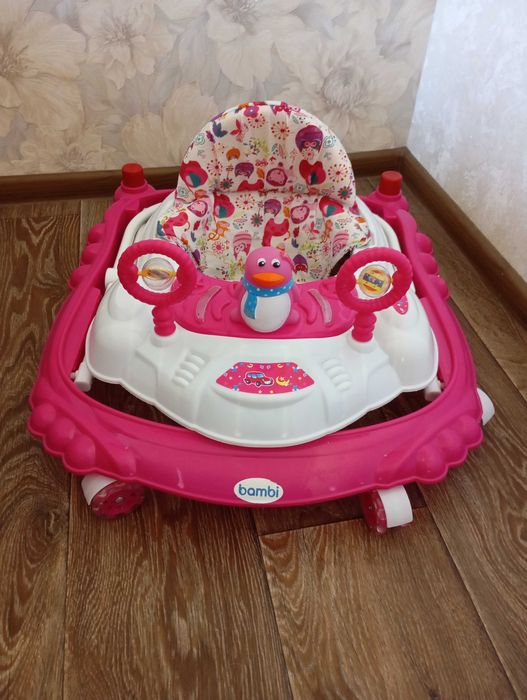 Дитячі ходунки з музикою, світлом і іграшкою -пищалкою