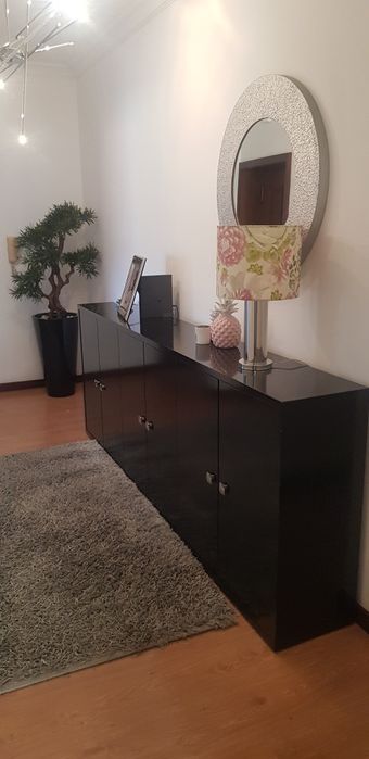 Sapateira lacada a cor preto