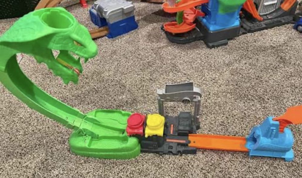 Трек хот вилс Токсичная кобра