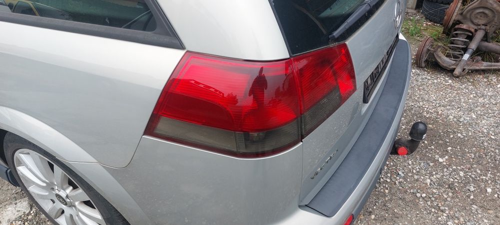 Lampa tylna opel vectra c kombi 04r