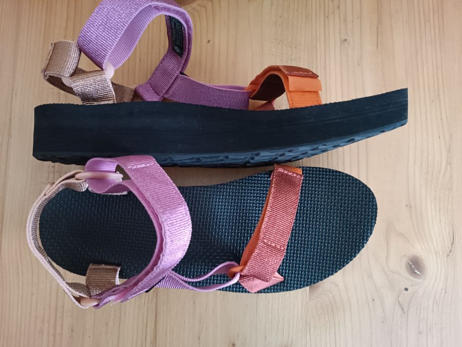 Нові босоніжки Teva