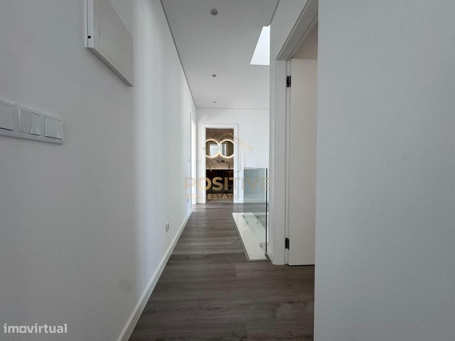 Moradia T4 em Vale de Milhaços | Espaço, luz natural |  A33 e A2 | A 2