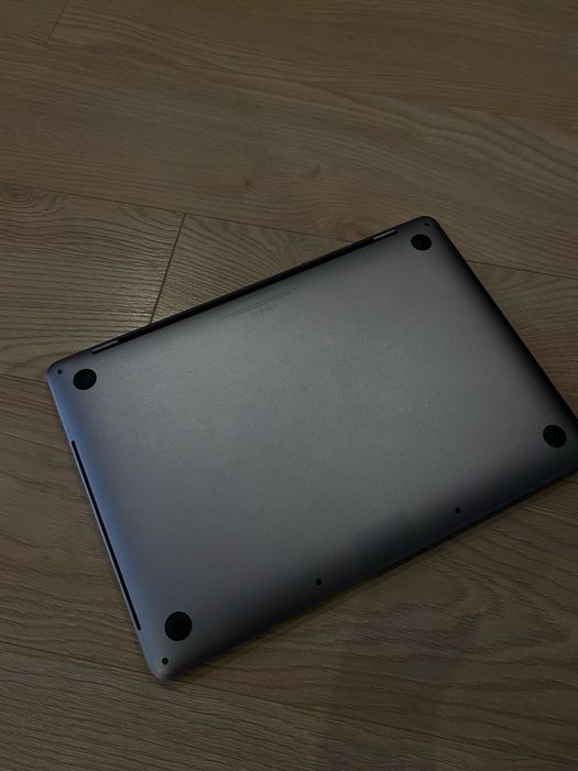 Продам Macbook Pro 13 / 2019 / i7