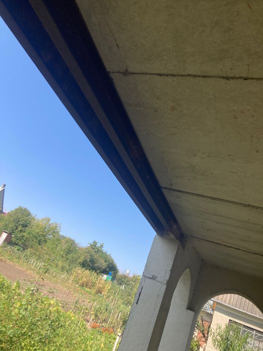 Земельна ділянка з будиночком