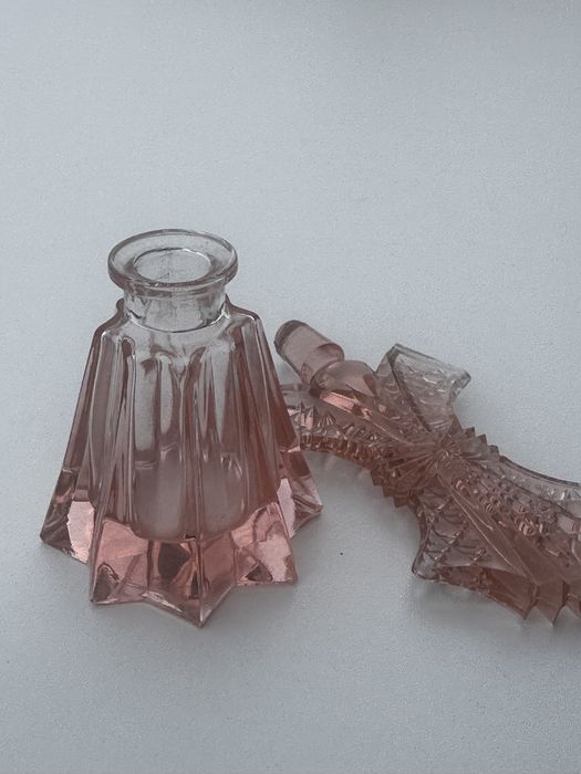 Flakonik na perfumy.     Bohemia, Czechy