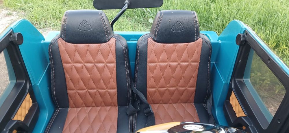 Дитячий електромобіль