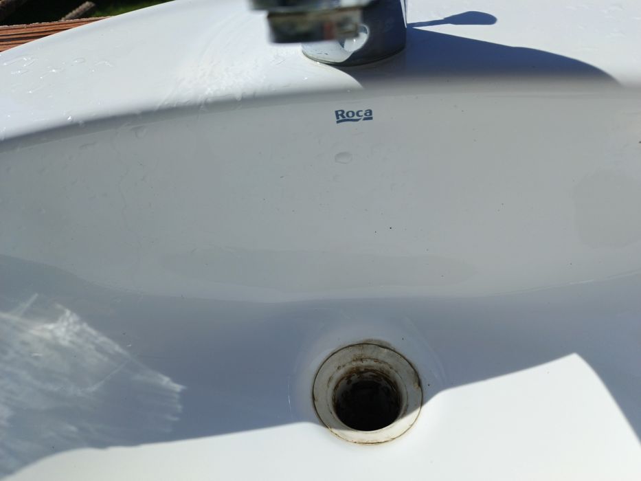 Umywalka Roca wpuszczana w szafkę