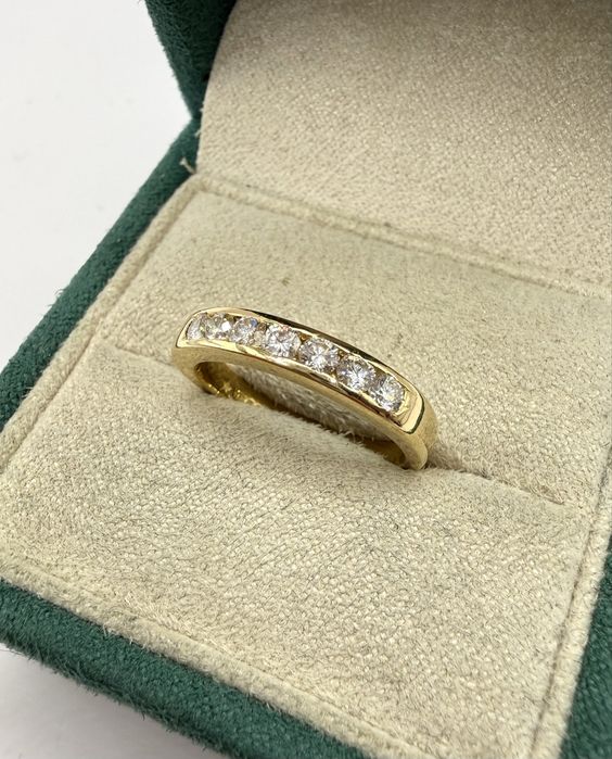 Złoty pierścionek 750 z diamentami 0,50ct VS1-Si1/G-H