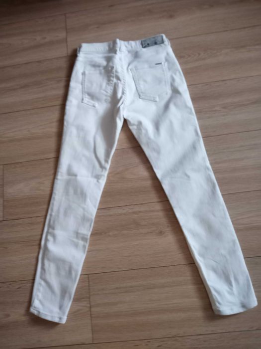 Damskie jeansy m-ki Hugo Boss roz. XS, białe, stan b. dobry