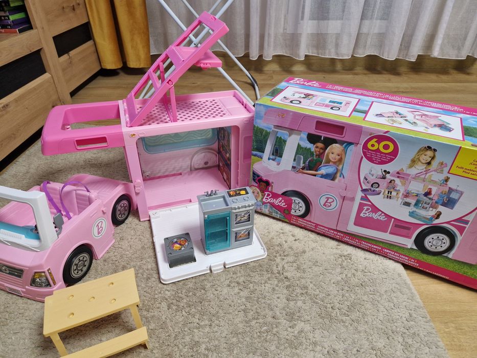 Kamper Barbie z kartonem