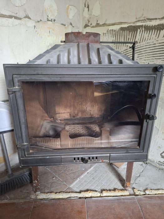 Kominek z rurami i dotatkami