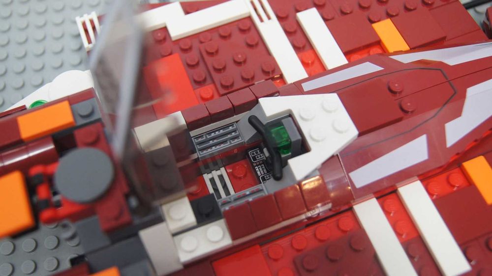 Lego Star Wars 9497 - Republic Striker i 75038 - Jedi Interceptor