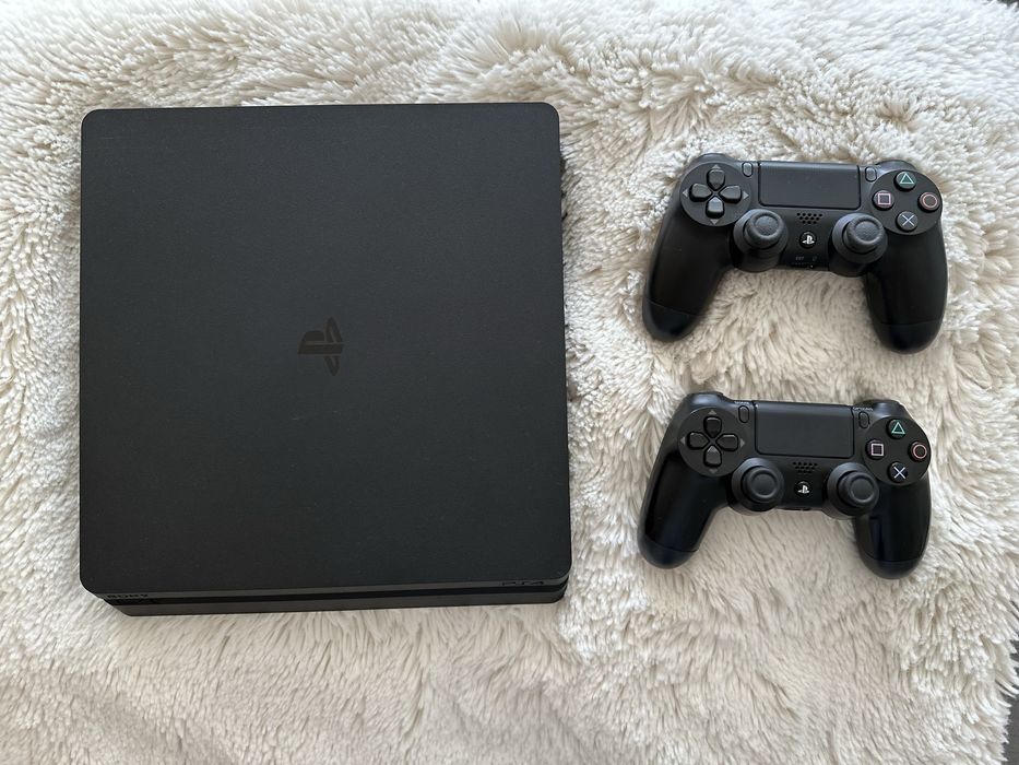 PlayStation 4 slim + 2 Comandos originais