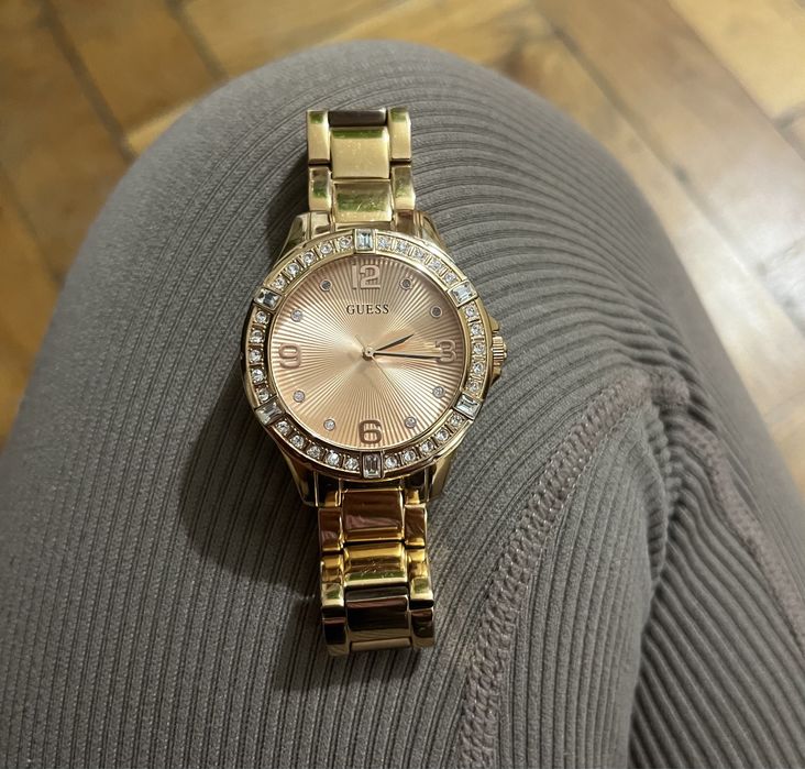 Zegarek złoty Guess damski