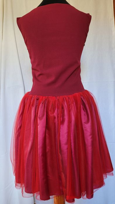 Bordowa sukienka mini z tiulowym dołem, styl pin-up / princess