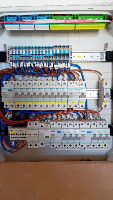 ELETRICISTA (24H) + MARIDO DE ALUGUEL - Instalação Elétrica Completa e Remodelações pintura  canalização  e pequeno reparos.