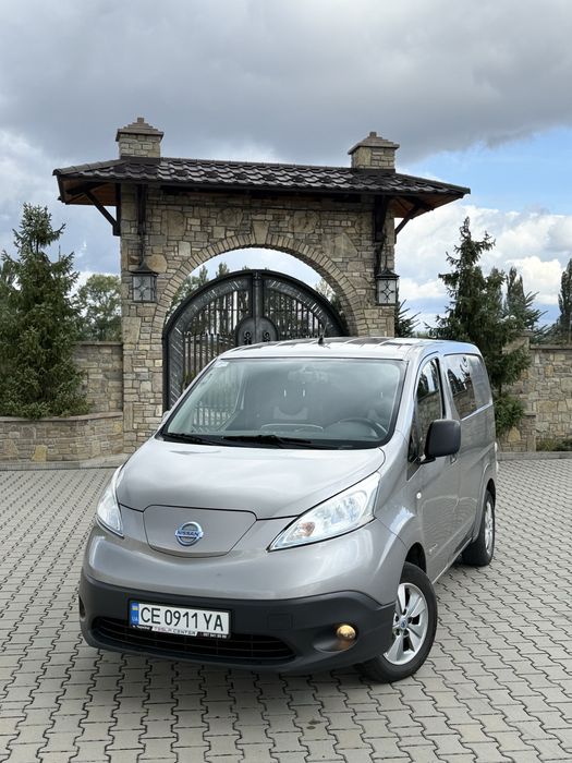 Продаж Nissan E-NV 200 2015 рік
