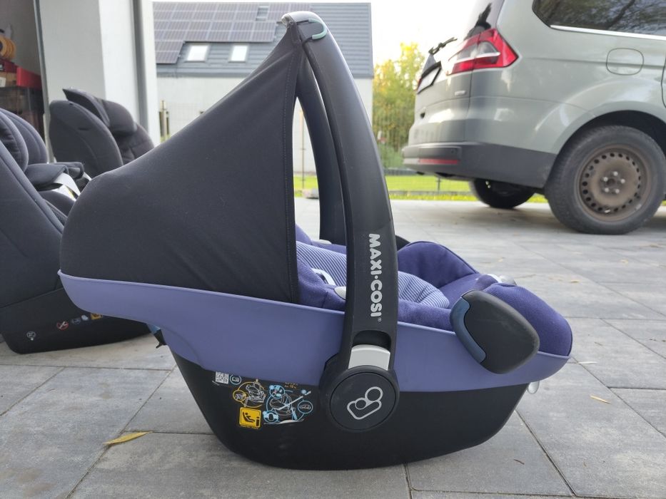 Zestaw fotelików samochodowych Maxi Cosi + baza ISOFIX