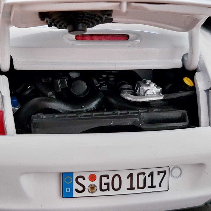 Miniatura Porsche 911 (996) GT3 RS 2004 AUTOart 1:18