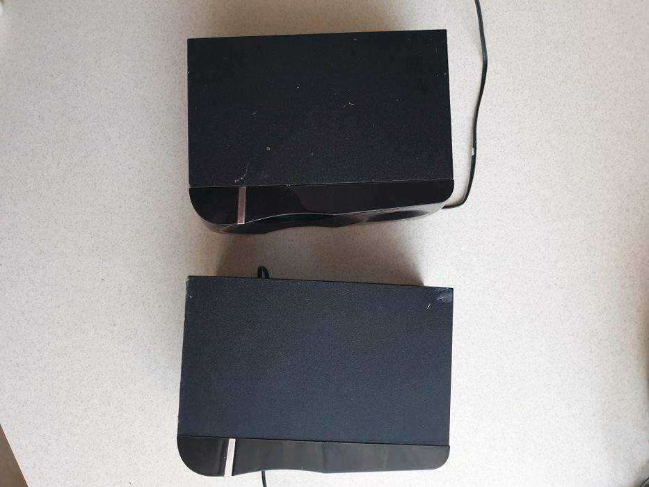 Dwa głośniki Esperanza do wieży