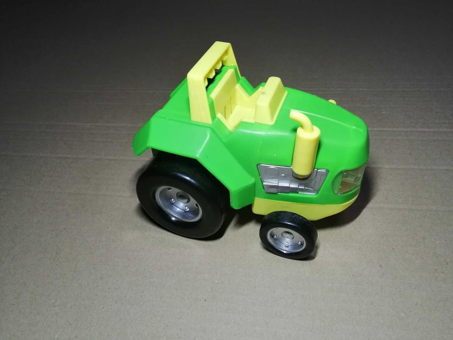 Traktorek zabawka, traktor dla dzieci,  wydaje dźwięki, baterie,