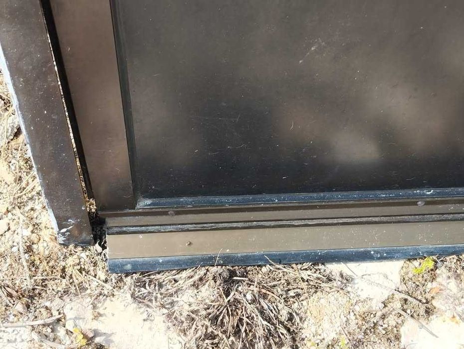 Porta em Alumínio Castanho