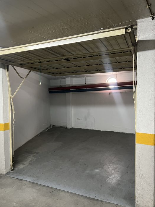 Garagem  para arrendar no Rio de Mouro