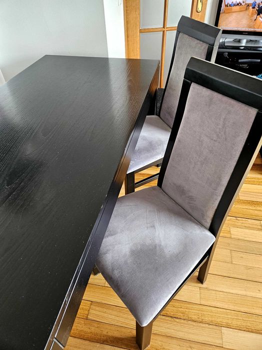 Mesa e cadeiras sala jantar