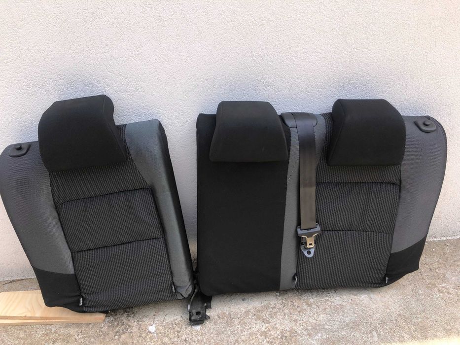 Encostos/Bancos traseiros Peugeot 207 em bom estado